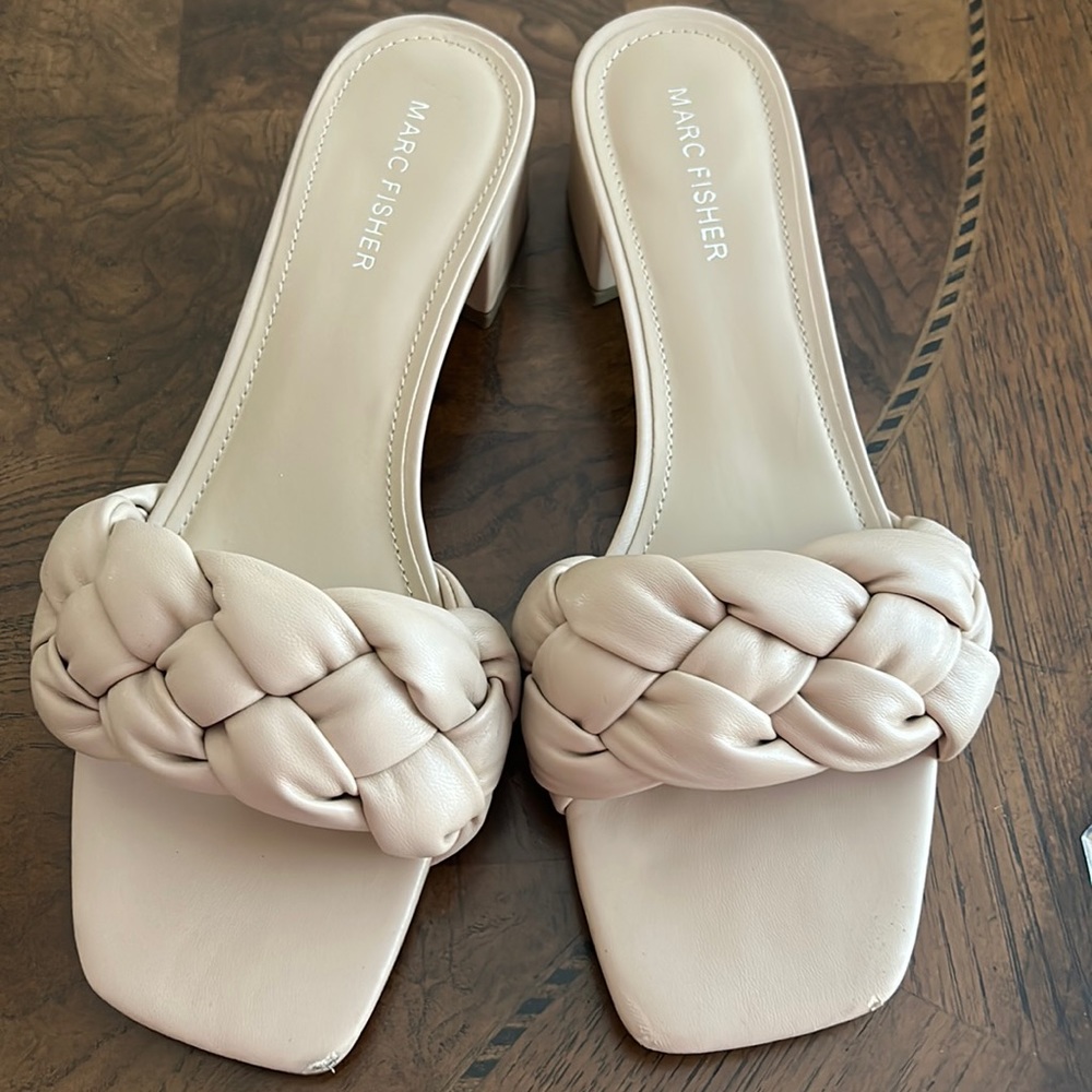 The all around shoe for summer ! Great color and easy to wear.